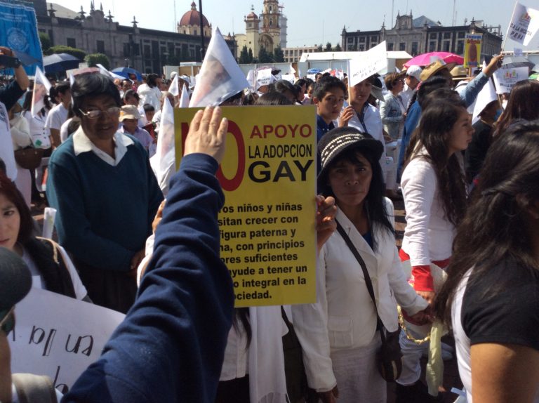 Iglesia muestra músculo en Toluca; repudia bodas gay