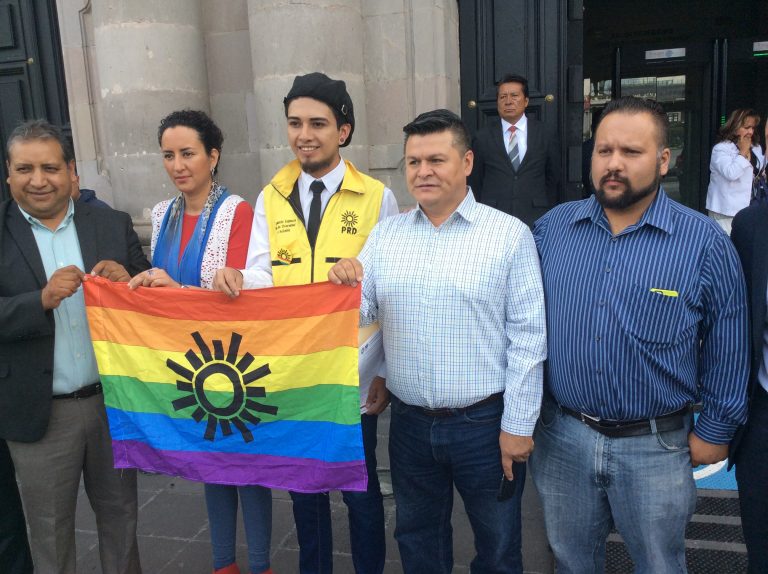 Va PRD a marcha gay de Toluca con demanda contra Chavolla