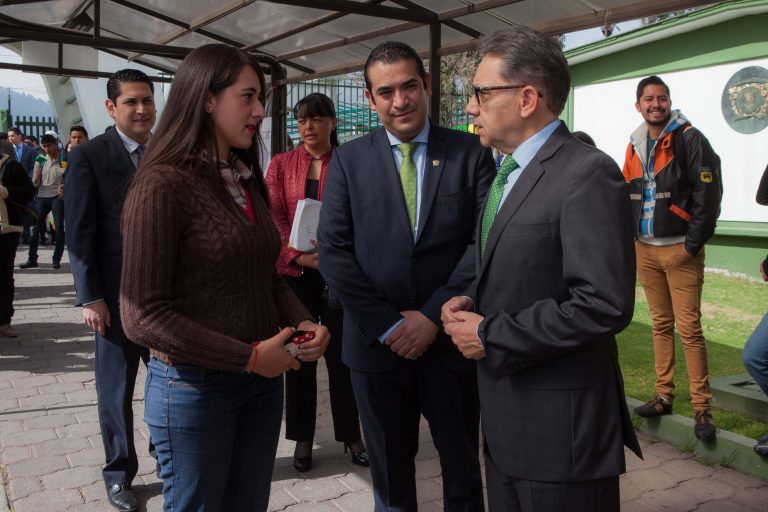 Promoverá Barrera estancias en el extranjero para profesores