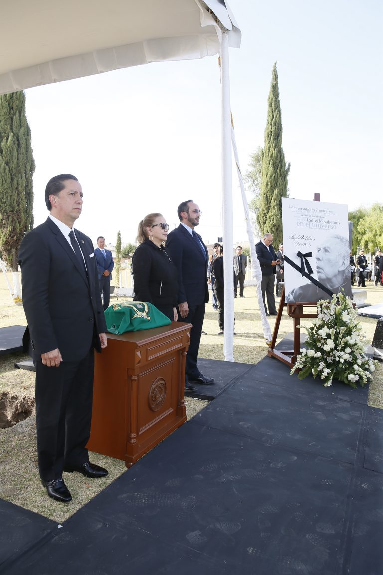 Restos de Leopoldo Flores descansan en Rotonda de las Personas Ilustres