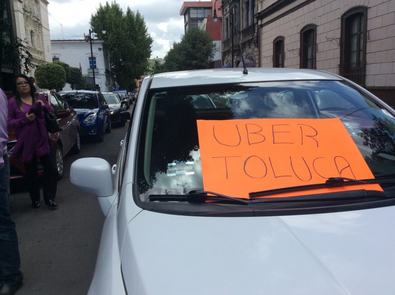 Protestan operadores de Uber en Toluca