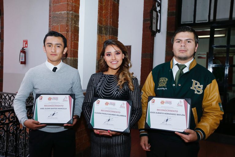 Logran universitarios excelencia en duatlón, box y fútbol americano