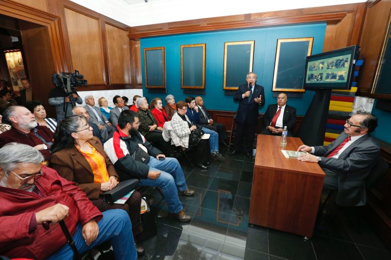 Logra poesía de Josué Mirlo reconocimiento mundial