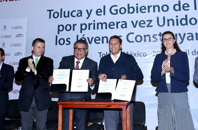 Oficializan en Toluca “Becarios sí, sicarios no”