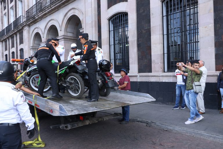 Jalan orejas a “ciudadaños” de Toluca