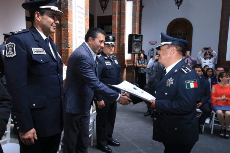 Ahora reconoce Toluca trayectoria de 100 policías