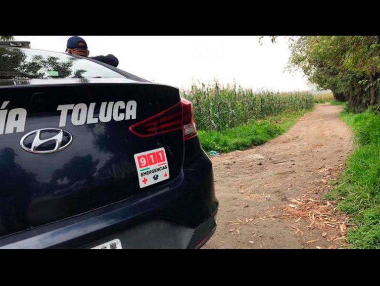 Tiran cadáveres y dejan mensaje en Toluca