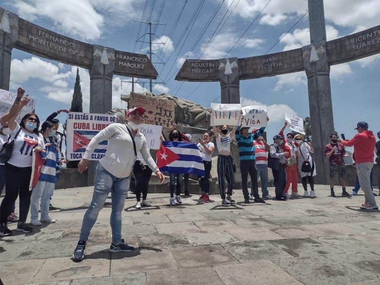 Cuba libre, gritan desde Toluca