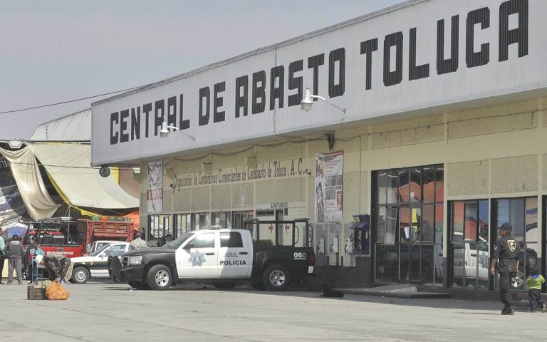 Hallan sin vida a cuatro en Central de Abasto de Toluca