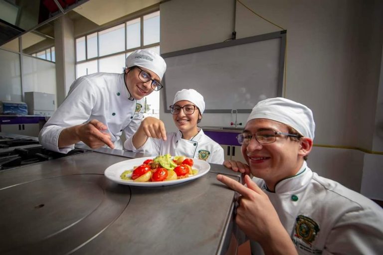 Crean alumnos de UAEMéx: “Chorizo Mayahuel”, pulque, el ingrediente principal
