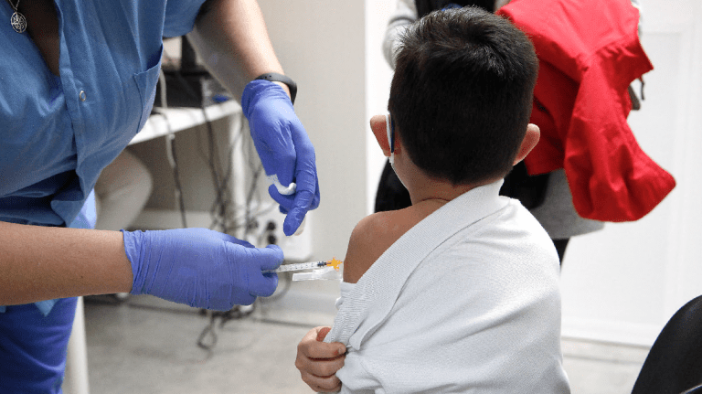 Llega vacunación contra COVID19 para menores de Edoméx