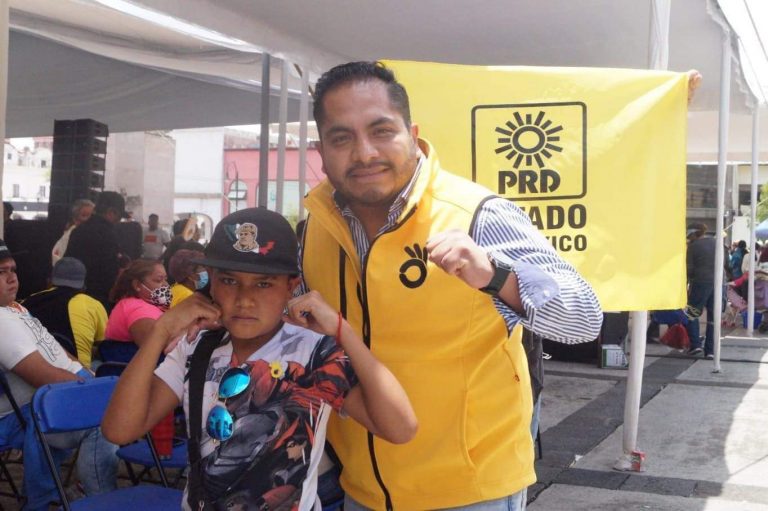 PRD-Toluca alza la mano en toma de protesta de Omar Ortega