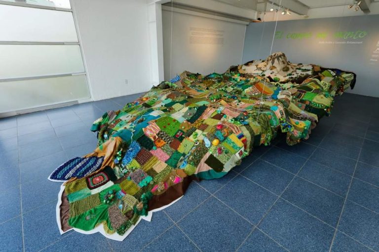 Exponen instalación textil colectiva en museo de UAEMéx
