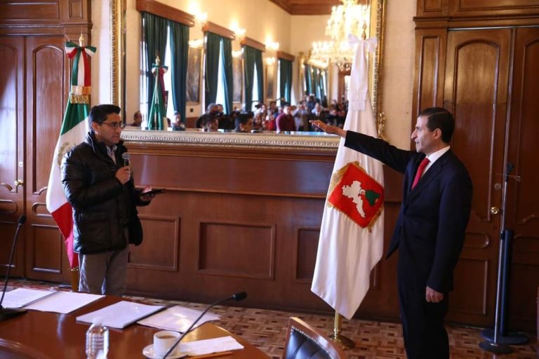 Asume Maccise presidencia municipal de Toluca