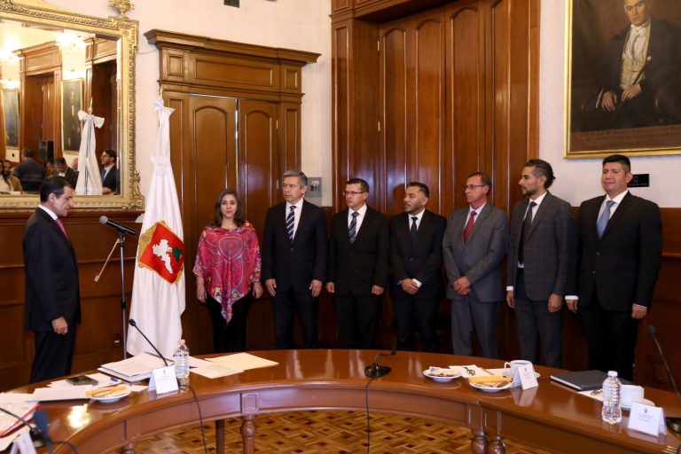 Nuevo alcalde de Toluca reestructura equipo de trabajo