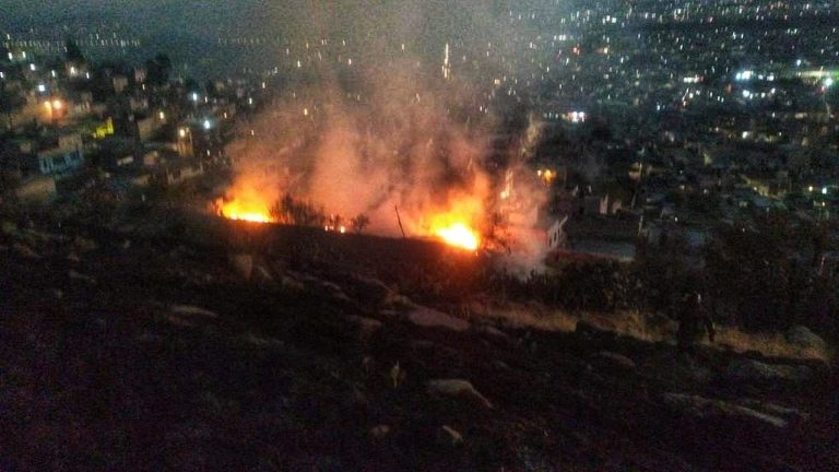 Arde cerro en Toluca