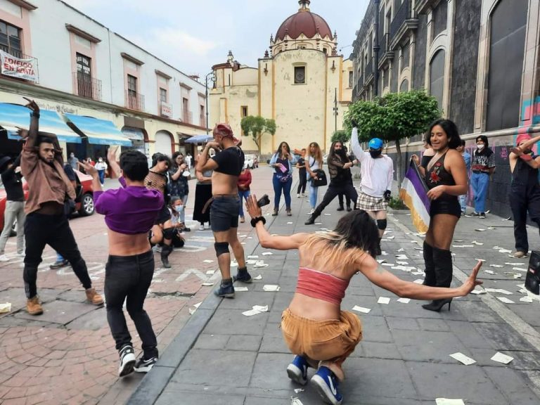 Usaban espacio público en Toluca; reciben agresiones hasta de policías municipales