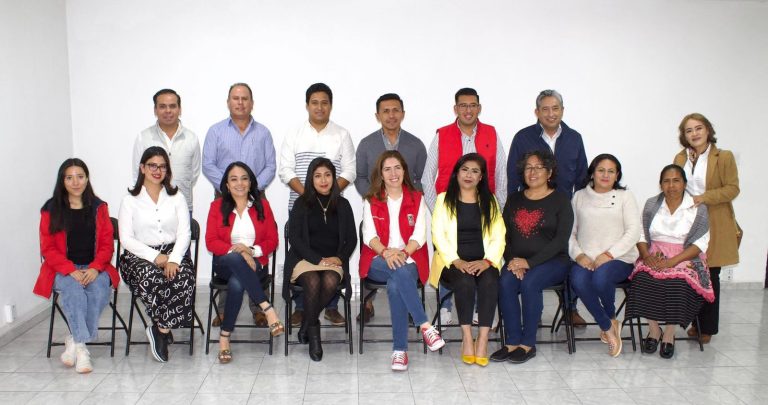 «Postea» candidata a alcaldesa de Toluca rostros de equipo de trabajo