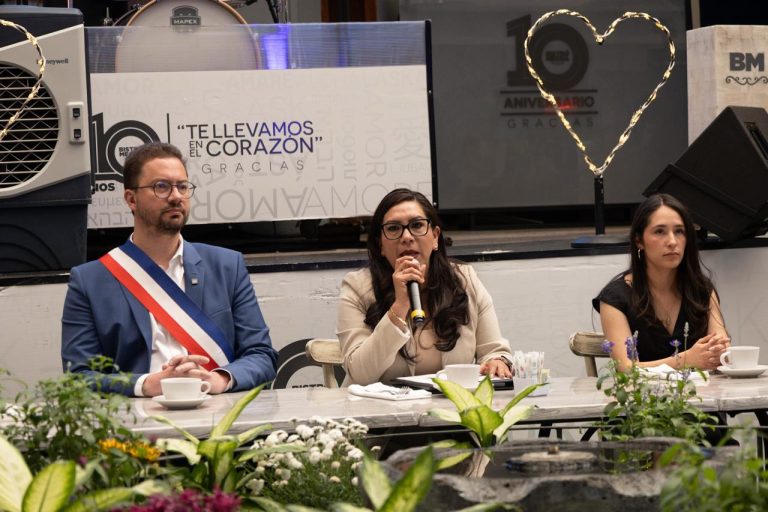 Crean vínculo entre Rayón y Francia