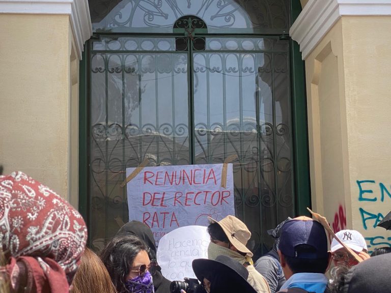 En manos de estudiantes edificio de rectoría; no hay diálogo
