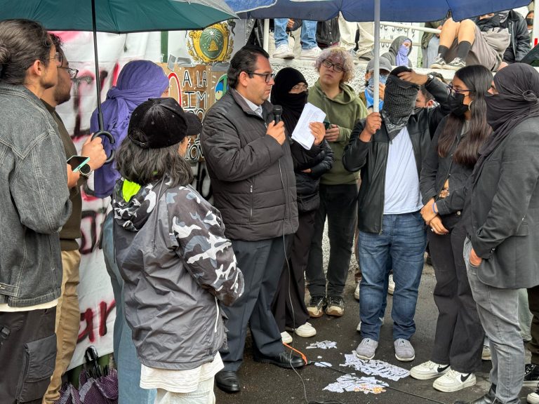 Estudiantes en paro reciben a encargado de despacho de la Rectoría de UAEMéx