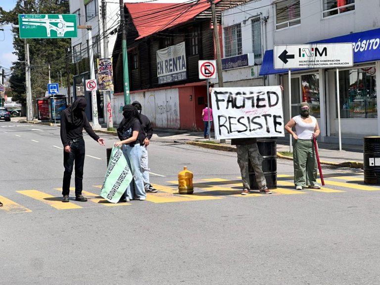 Regresa medicina UAEMéx protesta a las calles; no hay voluntad de autoridades, dicen