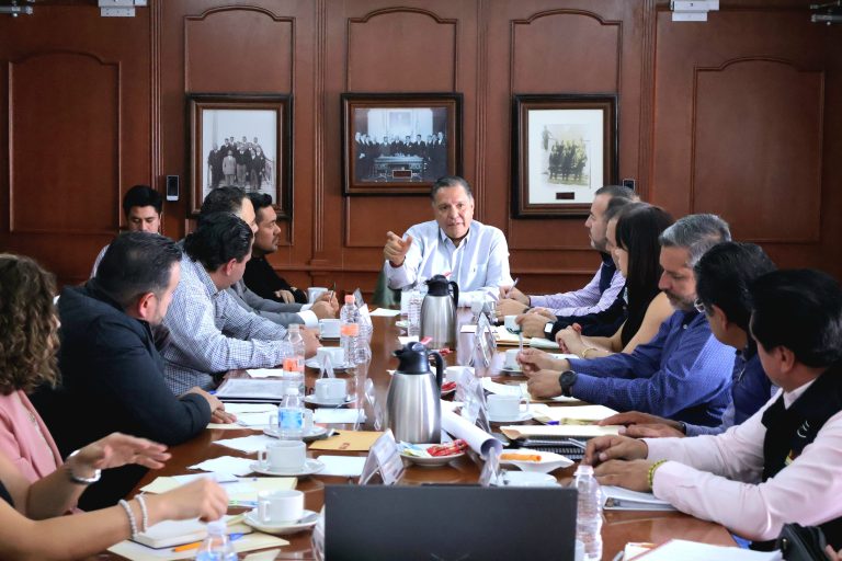 Bacheo, lluvias, alumbrado, cultura y educación, en mesa de trabajo de Toluca