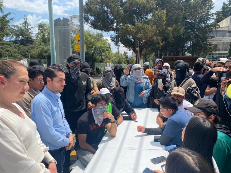 Roce en UAEMéx: Alumnos irrumpen en CU y paristas se oponen a dejar instalaciones