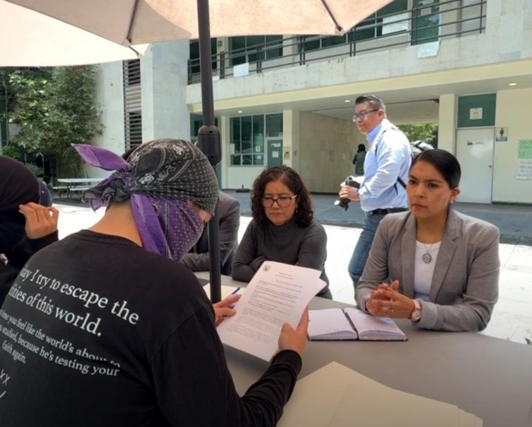 Paristas de Economía no quieren levantar paro de labores