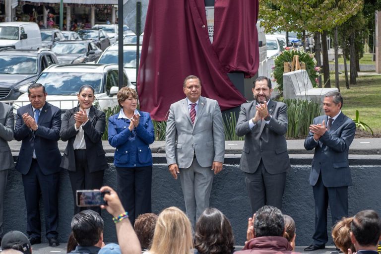 Develan gobernadora del Edoméx y alcalde de Toluca estatua de Leona Vicario