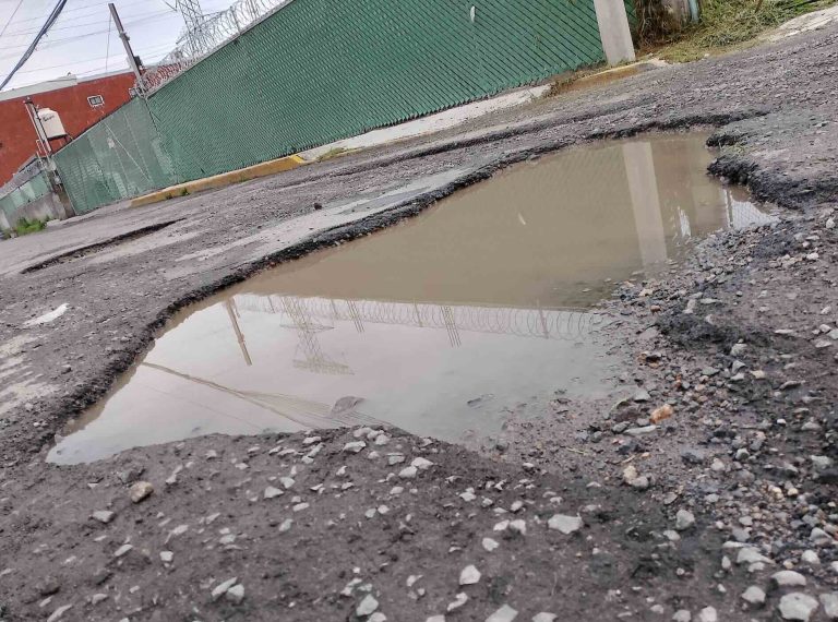 No alcanza el dinero para reparar baches en Edoméx