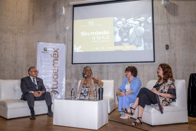 Pedro Valtierra compartió en UAEMéx una mirada sin miedo a la luz